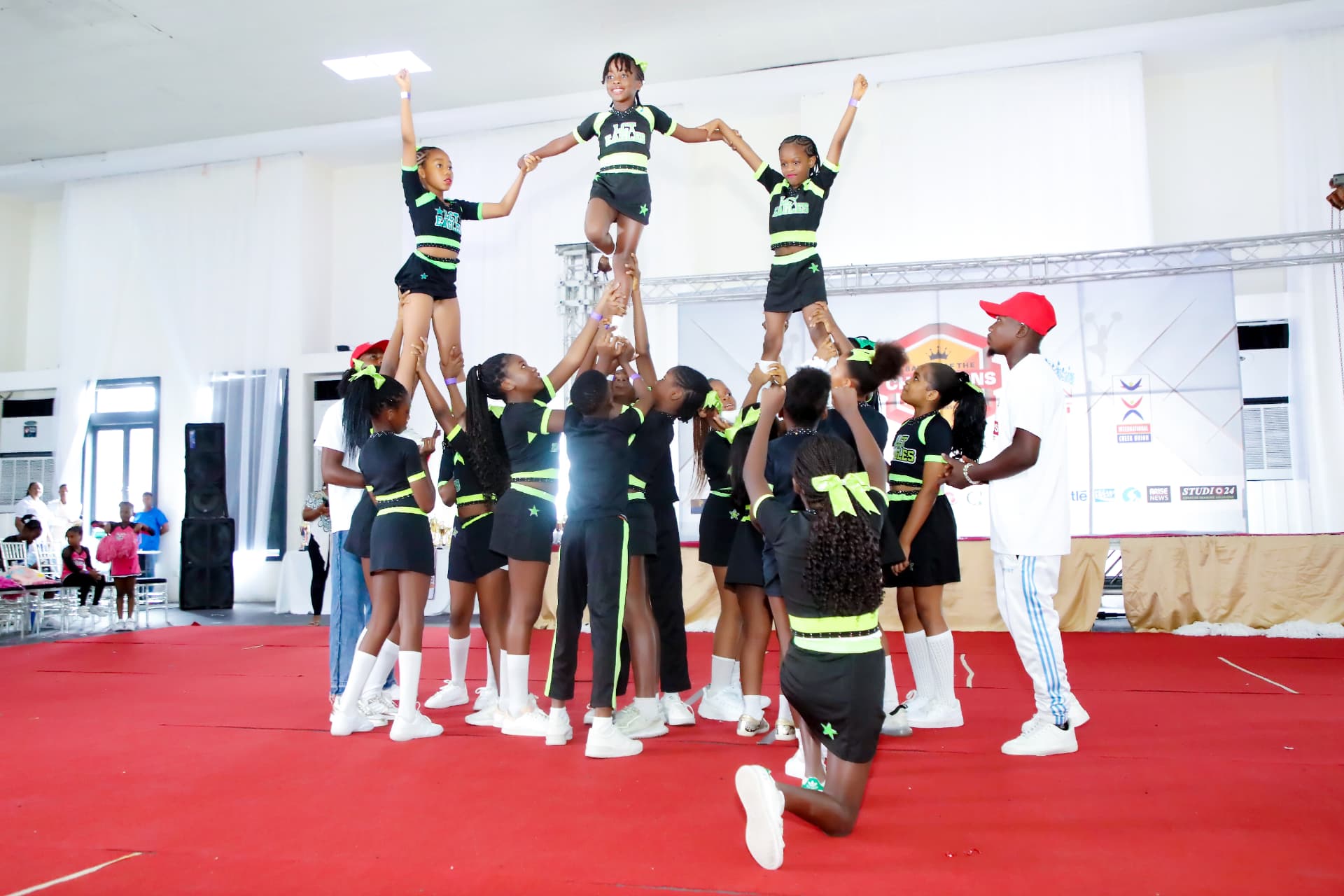 A team performing a cheerleading pyramid